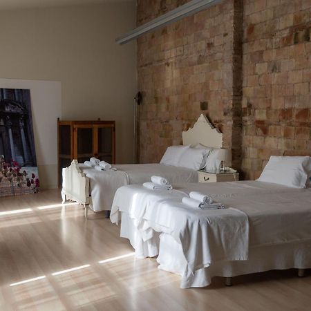 Flora Bed and Breakfast Banyoles Buitenkant foto