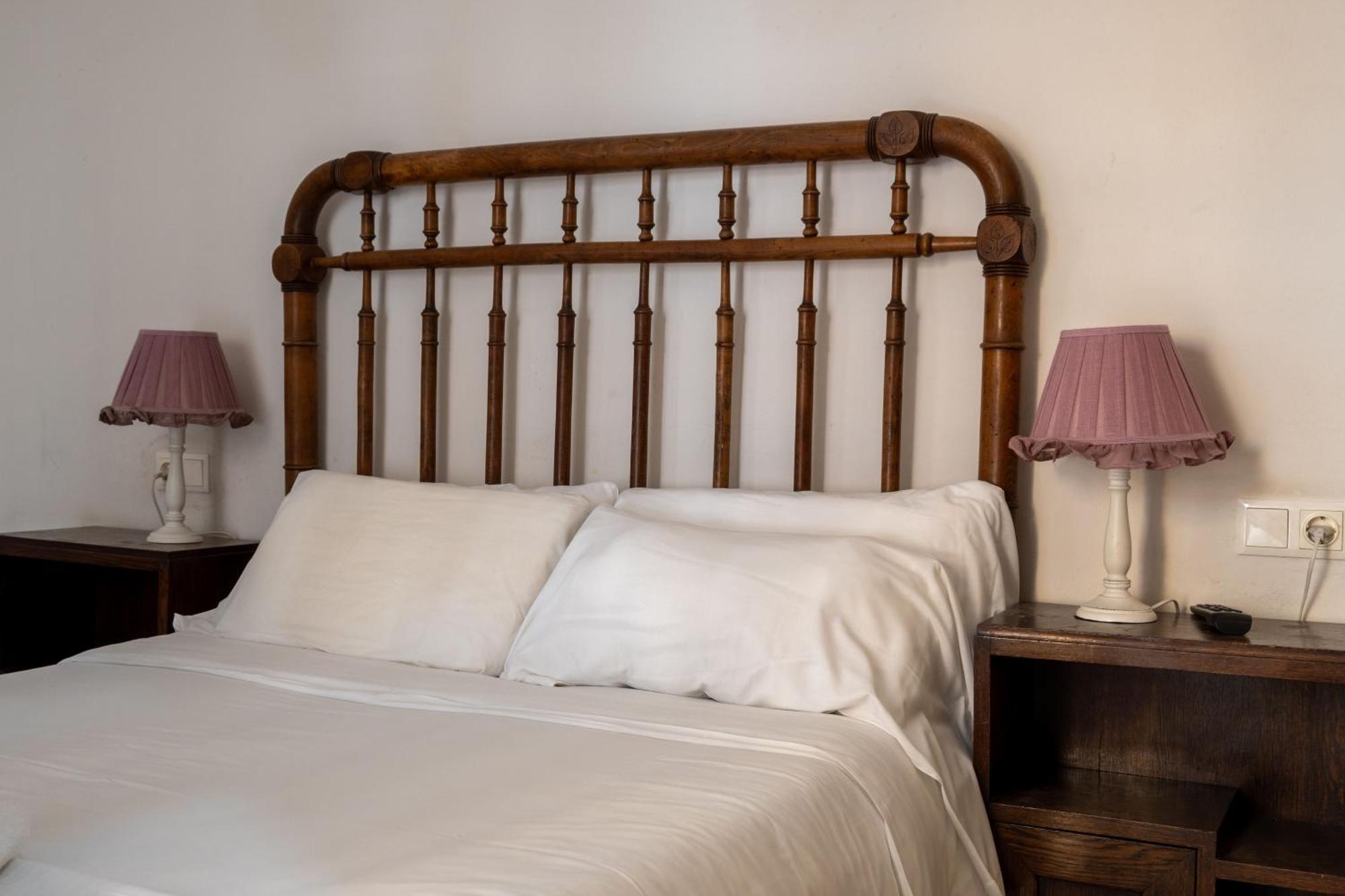 Flora Bed and Breakfast Banyoles Buitenkant foto
