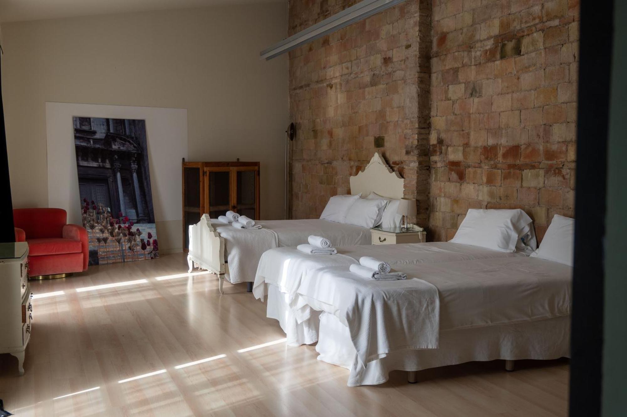Flora Bed and Breakfast Banyoles Buitenkant foto